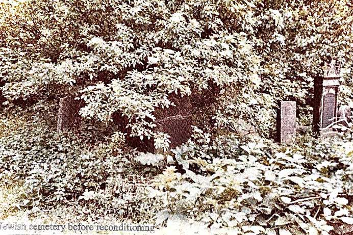 Jewish cemetery in Czeladz before renovation