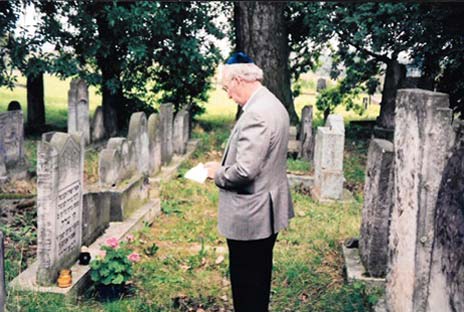 Moniek Stawski on the cemetery after renovation